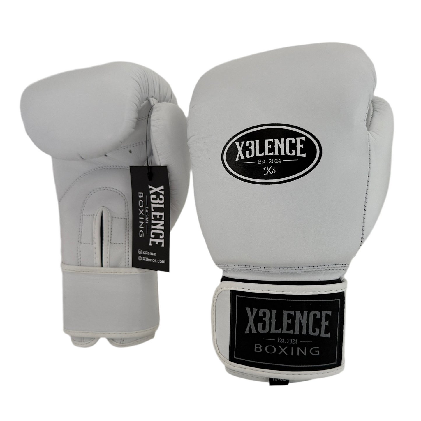 Witte X3LENCE premium bokshandschoenen van echt leer, frontaal zicht met logo op de polsband