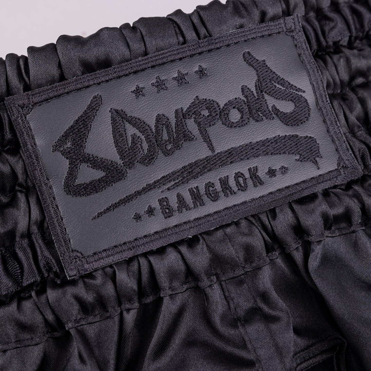 Muay Thai Shorts – Bangkok – Zwart/Zwart – 8 WEAPONS