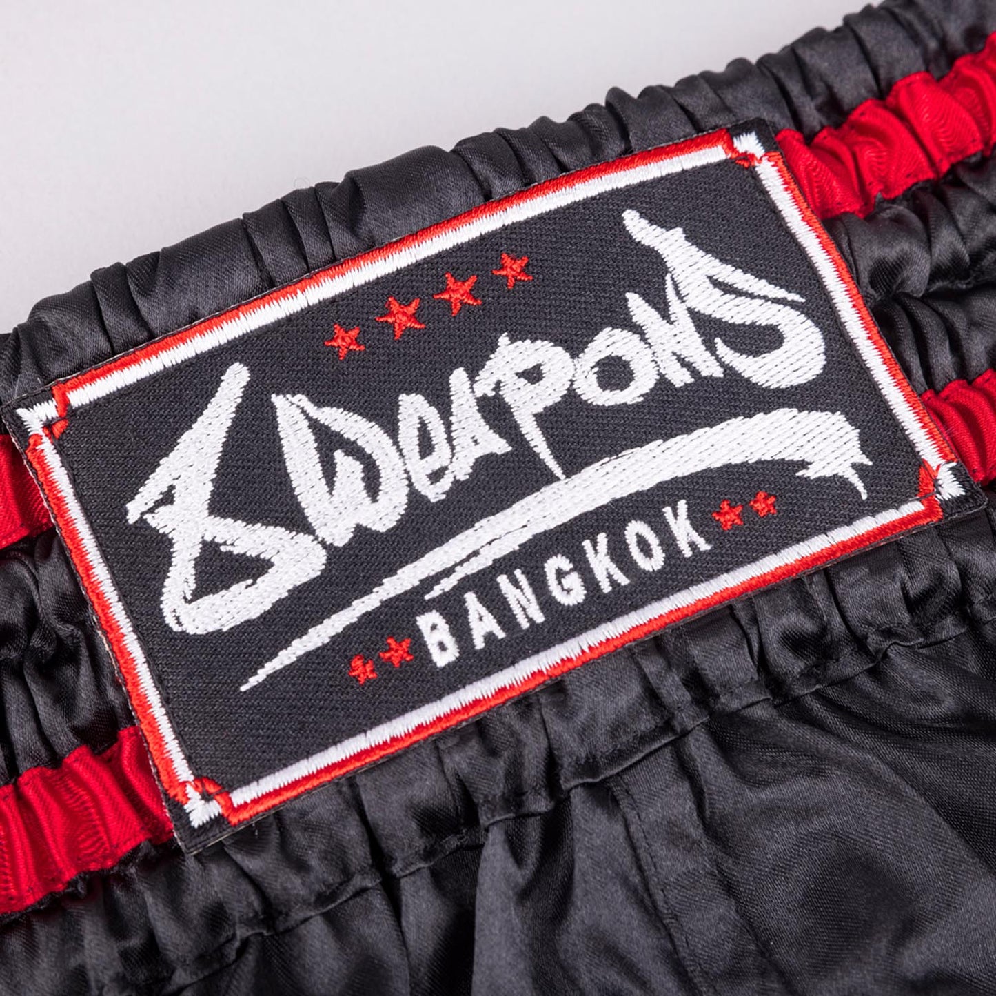 Muay Thai Shorts – Bangkok – Zwart/Wit – 8 WEAPONS