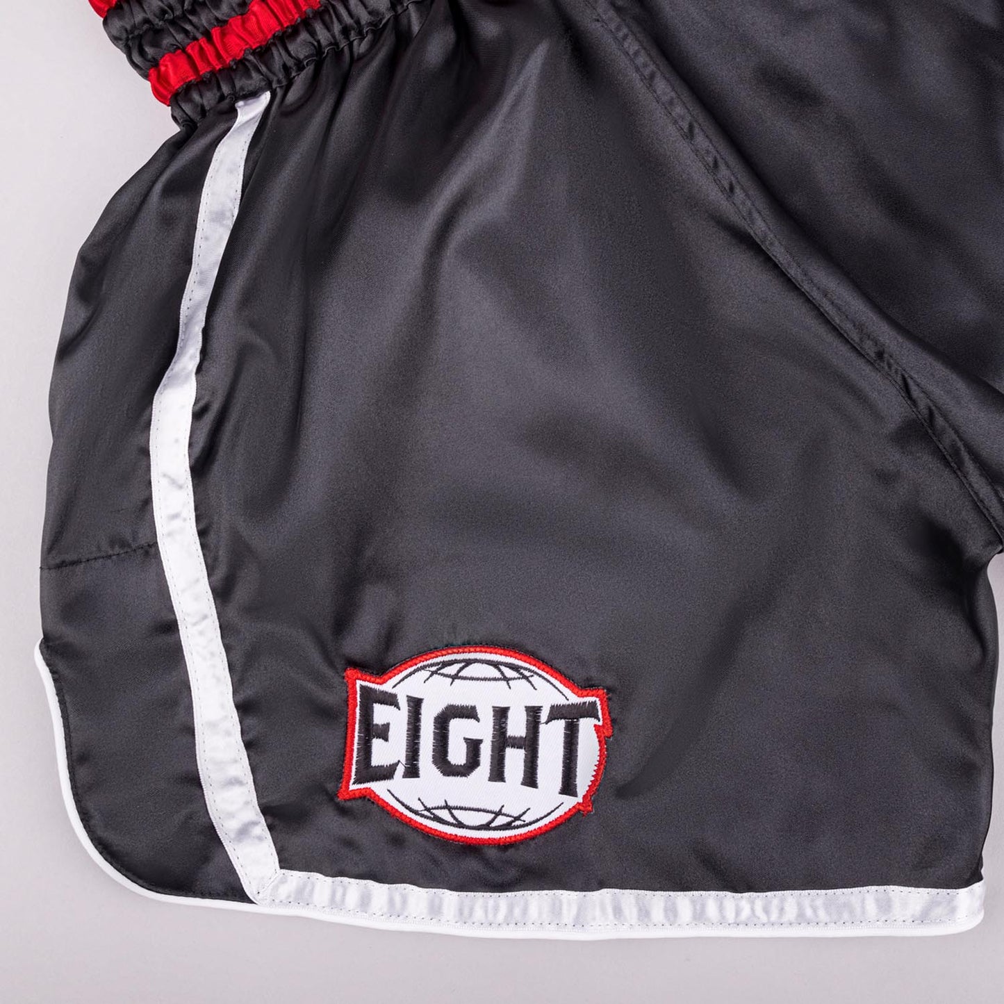 Muay Thai Shorts – Bangkok – Zwart/Wit – 8 WEAPONS